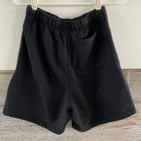 Essentials Fear Of God black sweatshorts size Medium (B1) - Picture 4 of 10